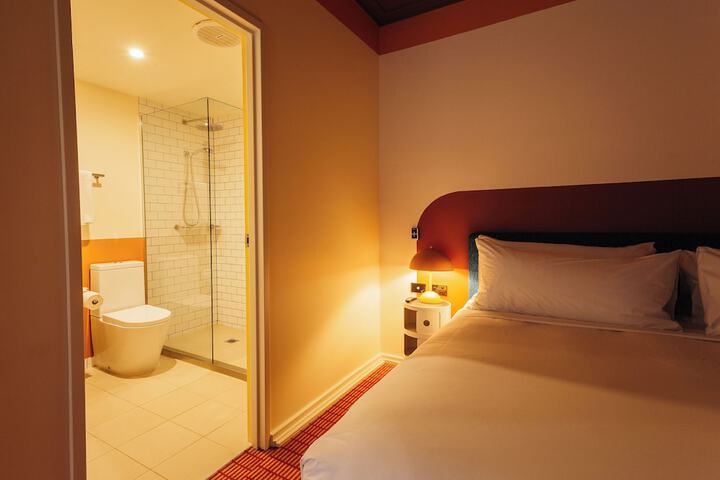 Room 18 of 46