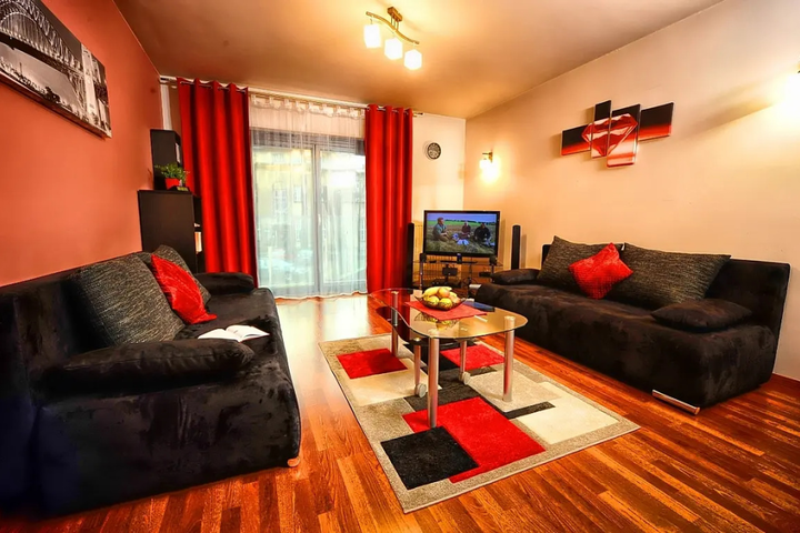 Room 4 of 11