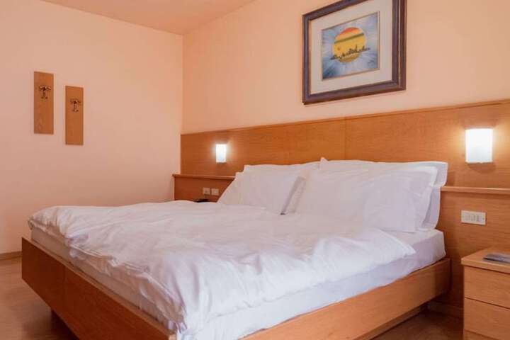 Room 46 of 107