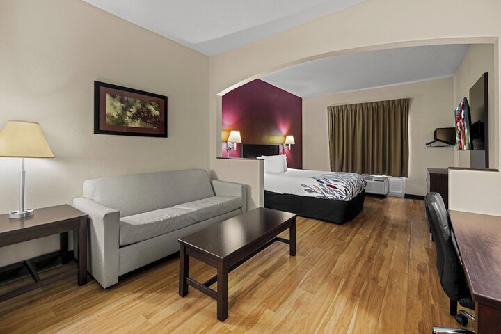 Room 9 of 35
