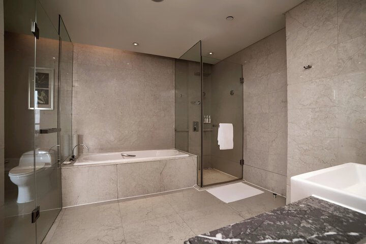 Room 40 of 85