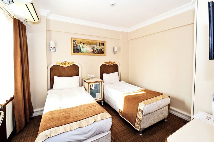 Room 4 of 61