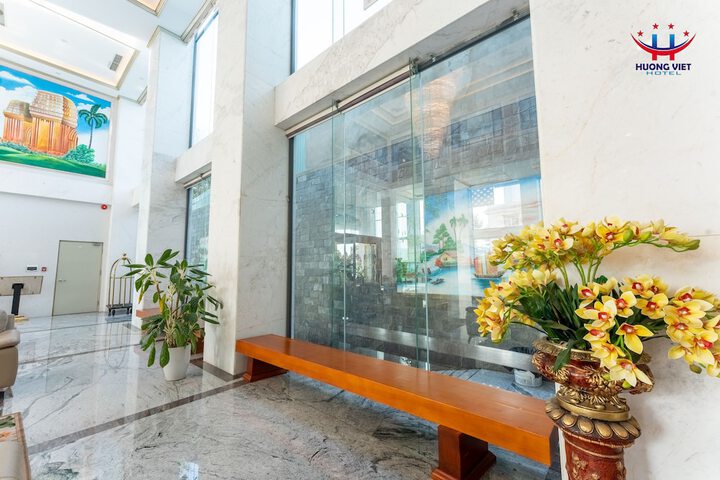 Entrance & Lobby
