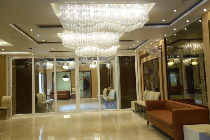 Ballroom/Hall 33 of 33