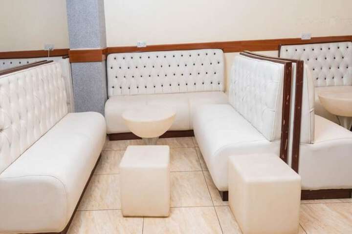 Lounge 15 of 16