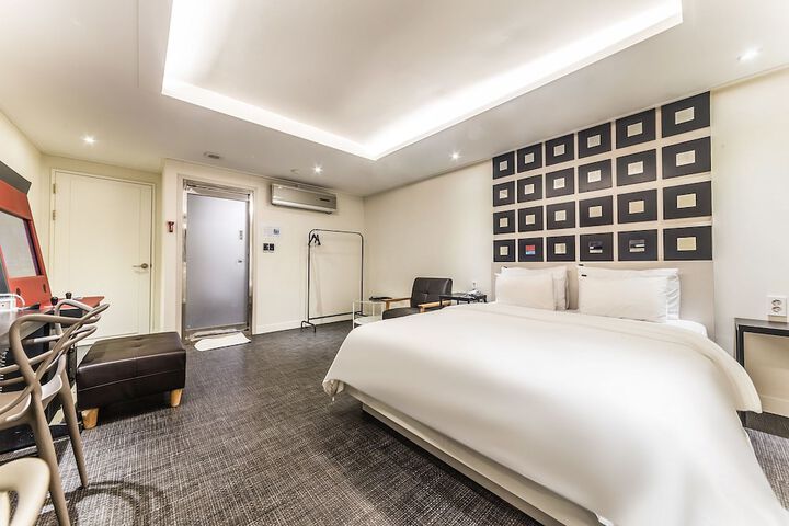 Room 27 of 44