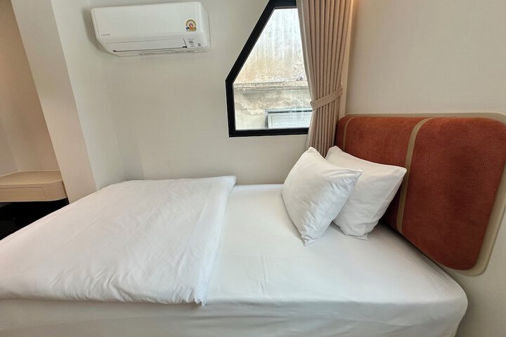 Room 5 of 79