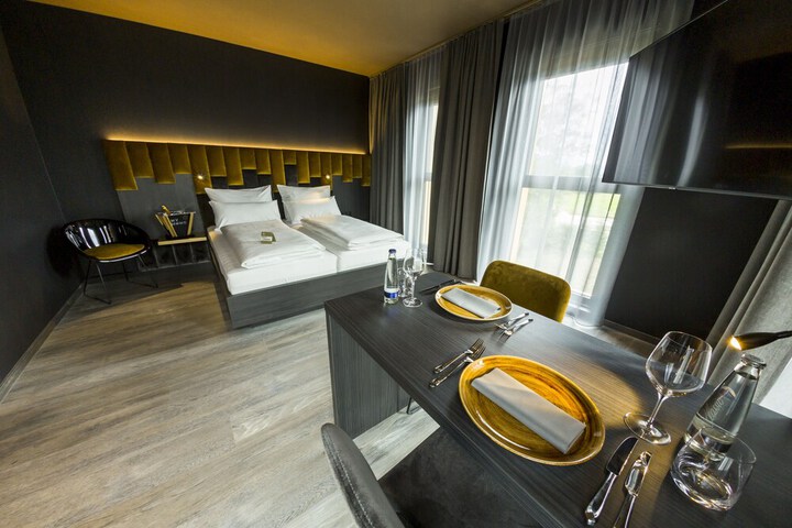 Room 10 of 33