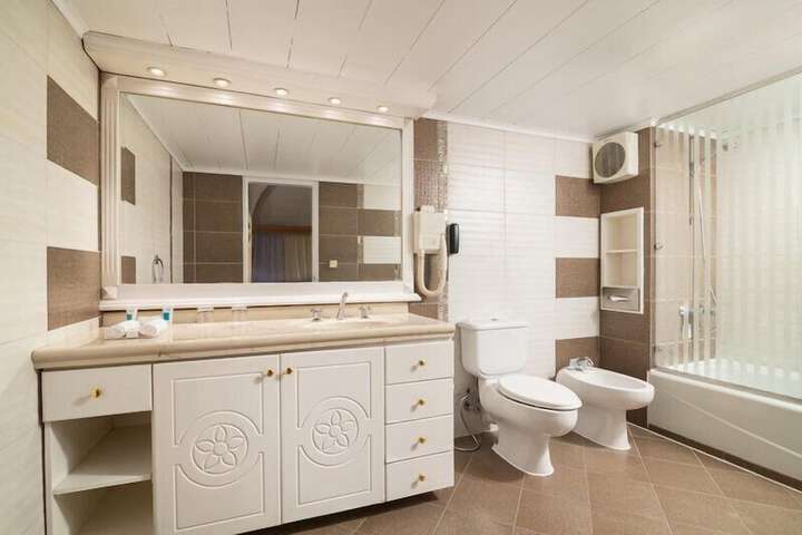 Clean Restrooms