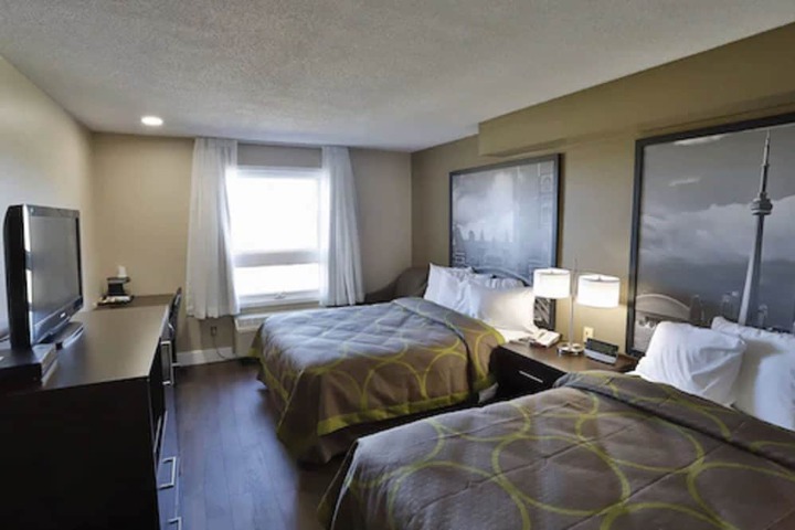 2 Queen Beds (10 of 10)
