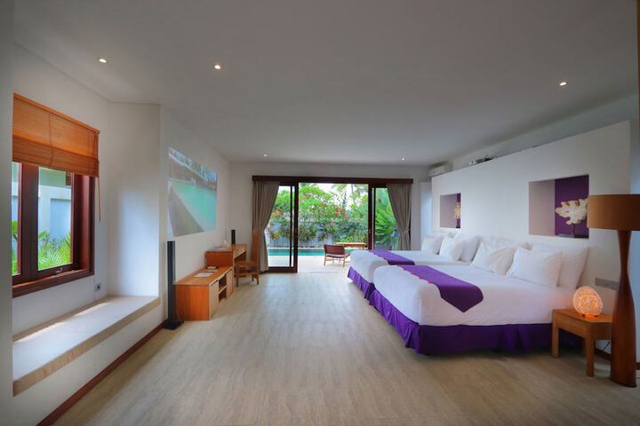 Room 8 of 98