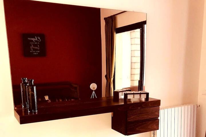 Room 33 of 76