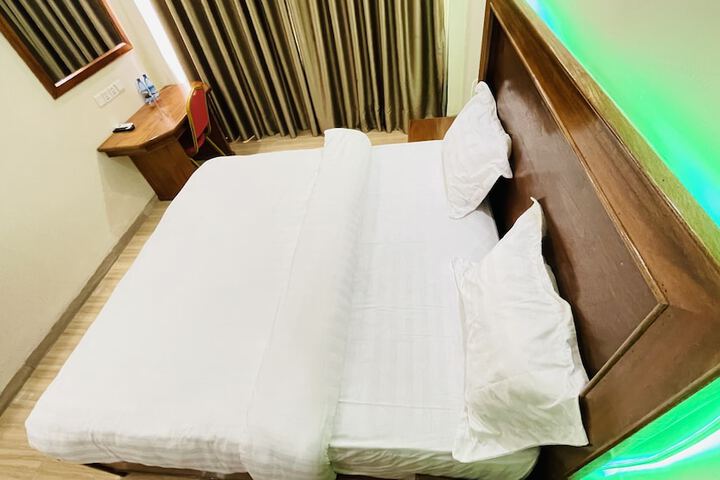 Room 17 of 38