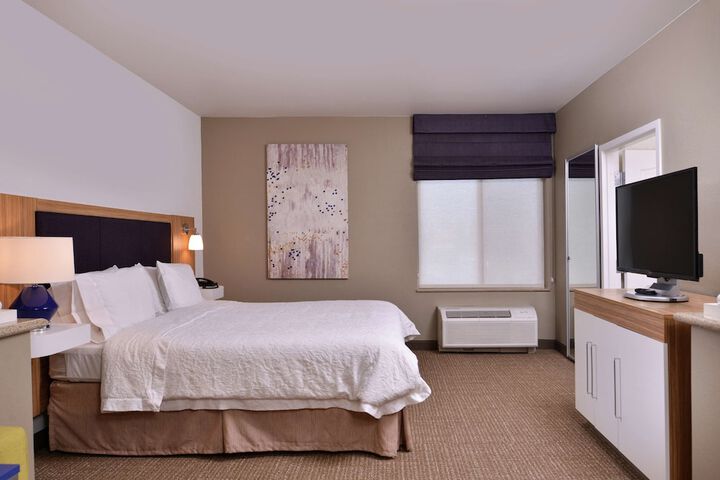 1 King Bed (5 of 23)