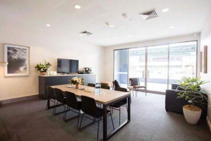 Business Center 36 of 39