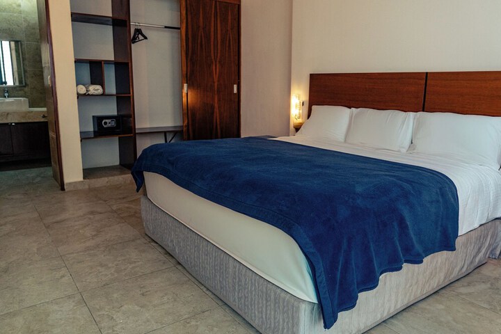 Room 9 of 22