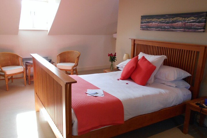 Room 4 of 36