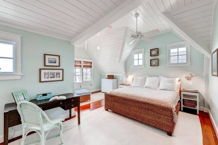 Room 11 of 20