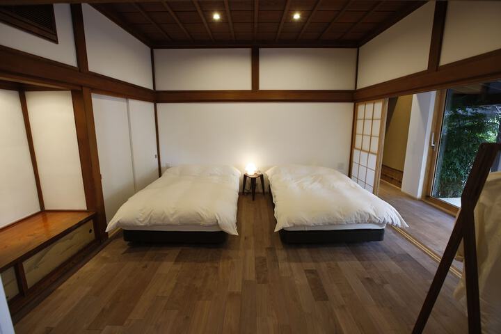Room 15 of 83