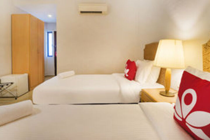 Room 5 of 18