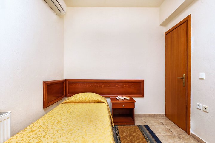 Room 7 of 182