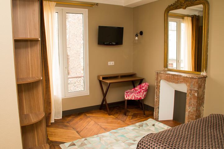 Room 5 of 42