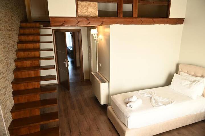 Room 5 of 31