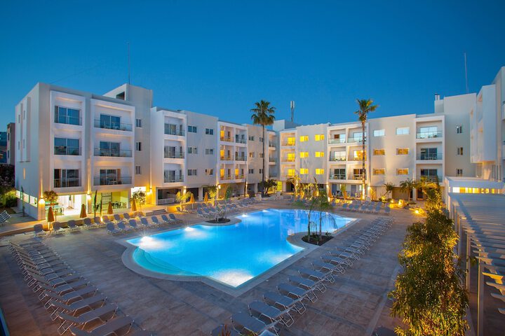Pool Hotel