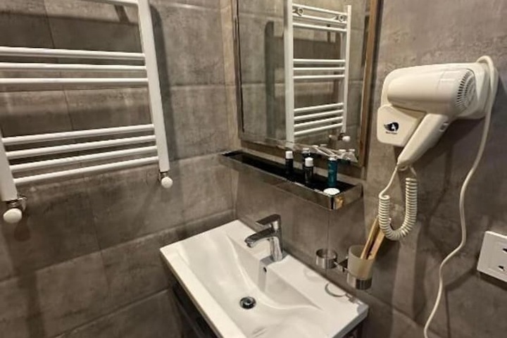 Room 10 of 17
