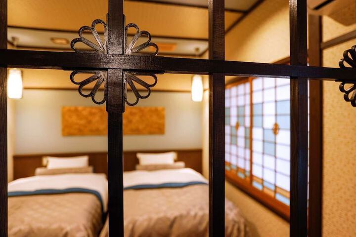 Room 28 of 108