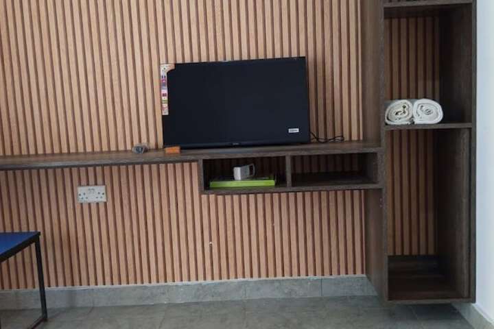 Room 13 of 48