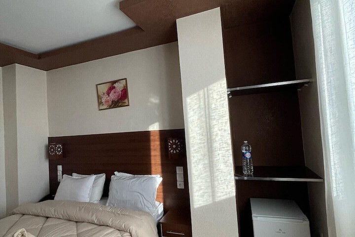 Room 7 of 10