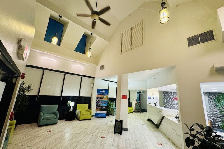 Hotel Interior 4 of 25