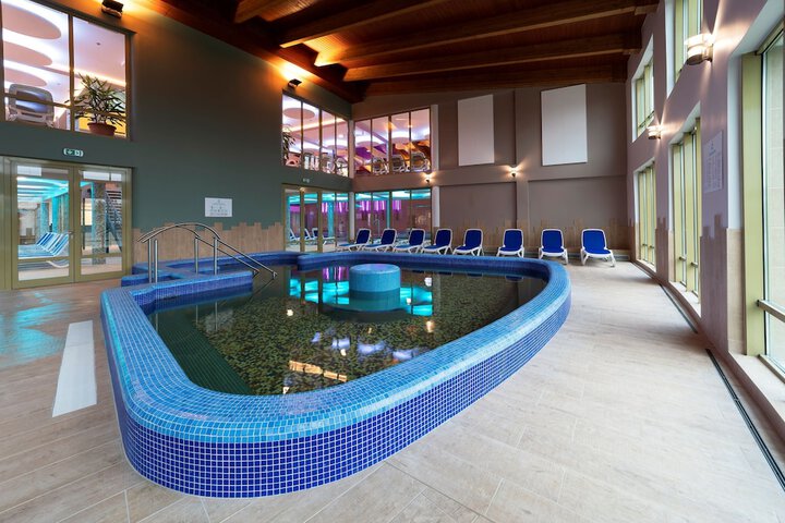Hotel Pool