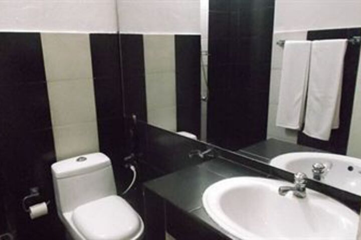 Room 6 of 42