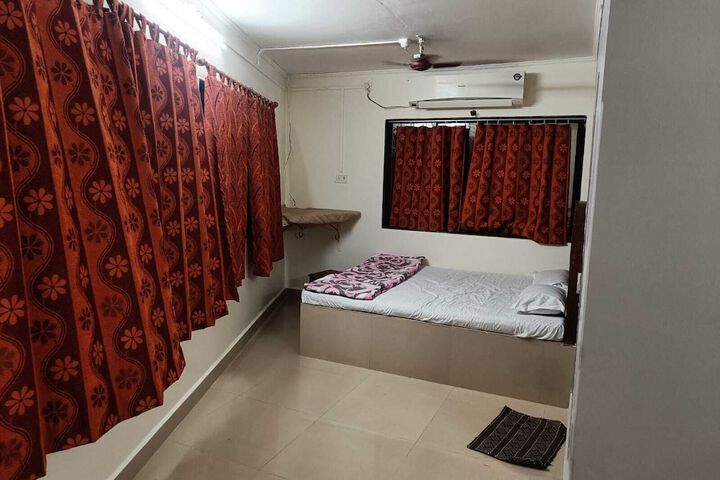 Room 5 of 9