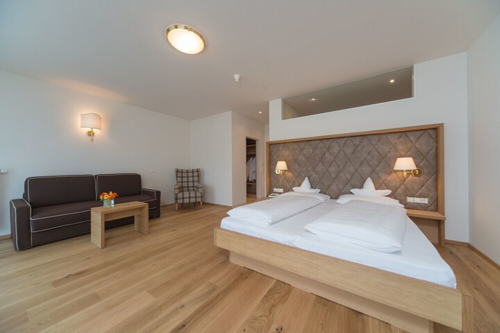 Room 2 of 43
