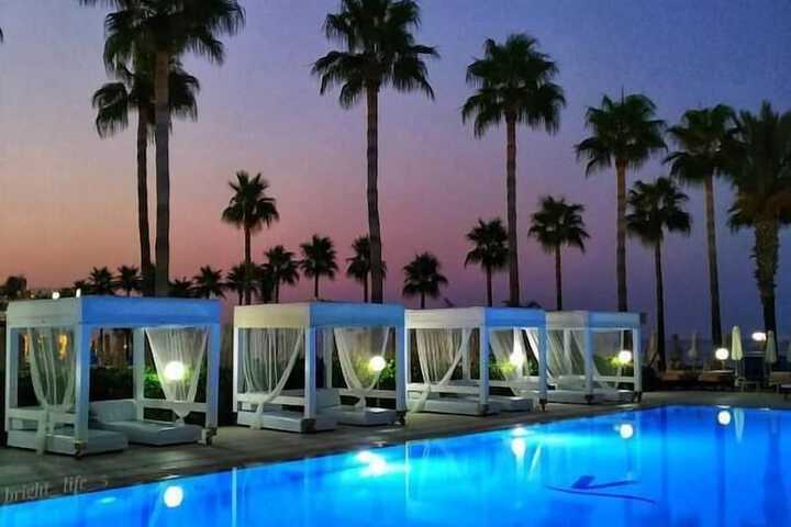 Hotel Pool