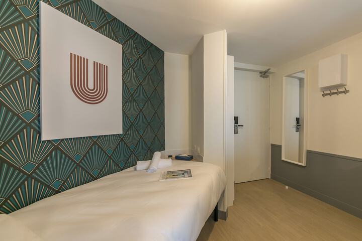 Room 8 of 111