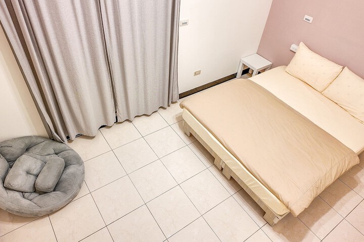 Room 12 of 93