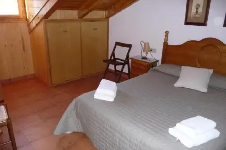 Room 2 of 10