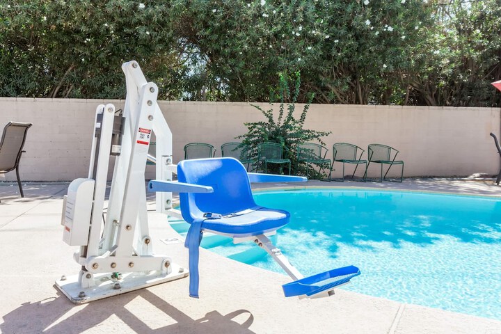 Pool Hotel