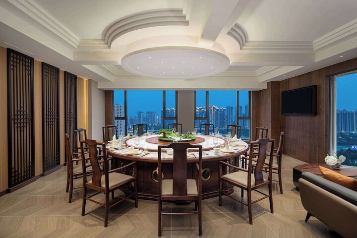 Dining 18 of 21