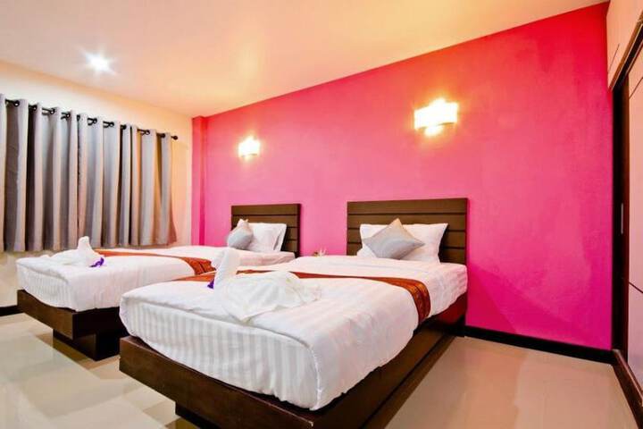 Room 14 of 37