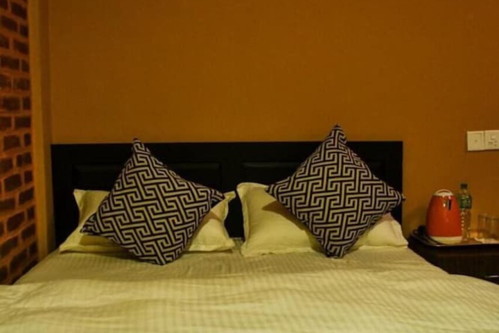 Room 4 of 17