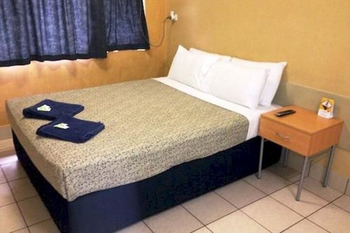 Room 13 of 33