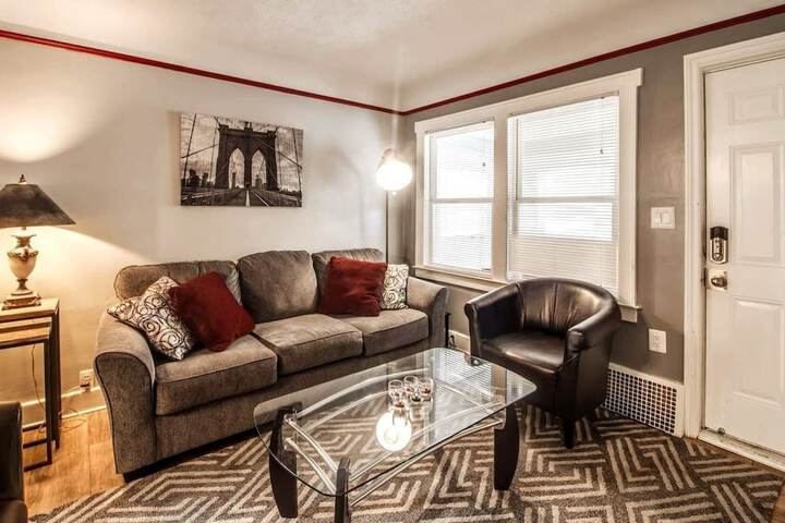 Automaniac Spot in the Heart of Pontiac 3 Beds 2 Baths