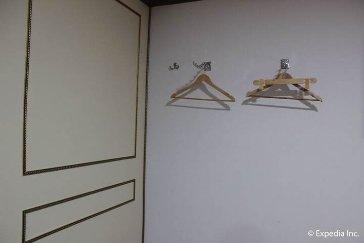 Room 67 of 98