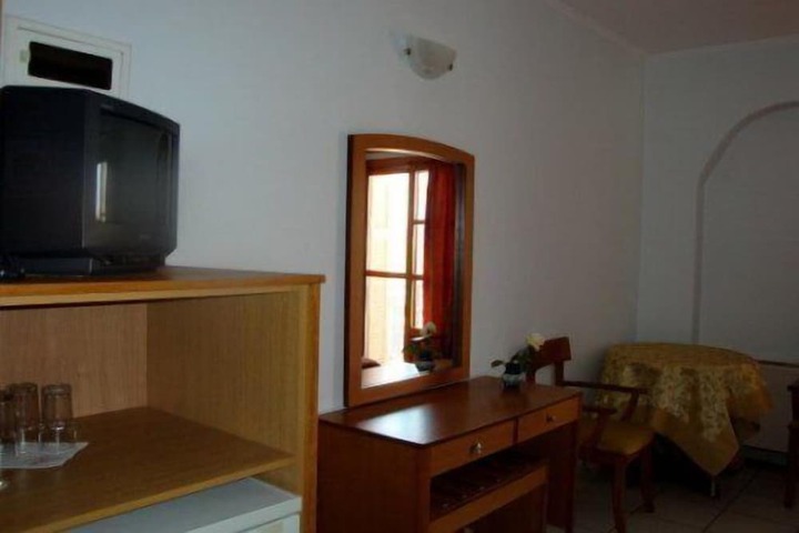 Room 15 of 27