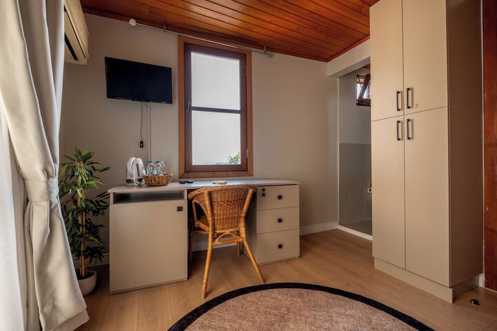 Room 8 of 21
